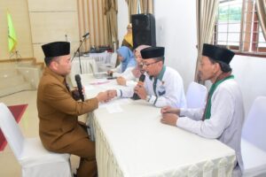 Sekda Deli Serdang H Timor Tumanggor Serahkan Zakat Harta Ke Baznas