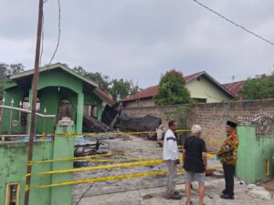 Bupati Sergai Serahkan Bantuan Kepada Korban Kebakaran