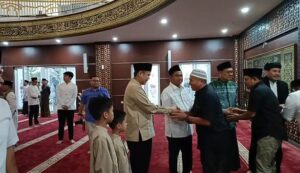 Darma Wijaya dan Adlin Tambunan Solat Idul Fitri Di Masjid Agung Sergai,Ketua MUI Sergai : Semoga Kita Dapat Kebahagian di Dunia Dan Akhirat