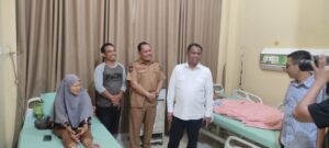 Pasien Dugaan Keracunan Makanan Gembira Dijenguk Bupati Sergai