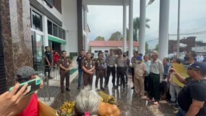 Masyarakat Pancur Batu Aksi di Depan Kantor Kejari Deli Serdang