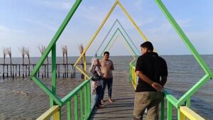 Keindahan Dan Kebersihan Pantai Cemara Kembar Sulit Dilupakan