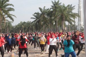 Luar Biasa Masyarakat Dan Jurnalistik Antusias Ikut Senam, Bupati Darma Wijaya : Olahraga Itu Bisa Buat Tubuh Sehat