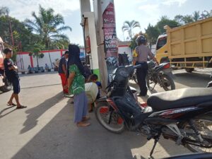 Gawat, SPBU 14.212.267 Bandar Pasir Mandoge Diduga Layani Pembeli Pertalite Gunakan Jerigen
