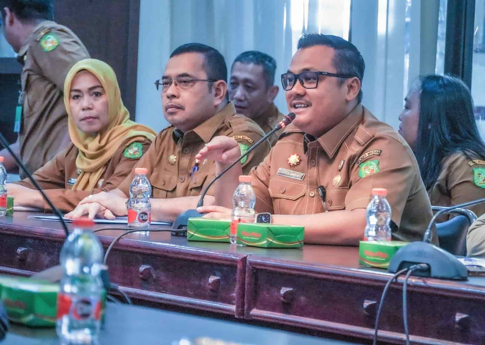 Foto : Pj Sekda Pemko Medan, Topan Ginting saat pimpin rapat pembahasan kerja sama pemanfaatan aset daerah. (Diskominfo Medan/Sinarsergai.com)