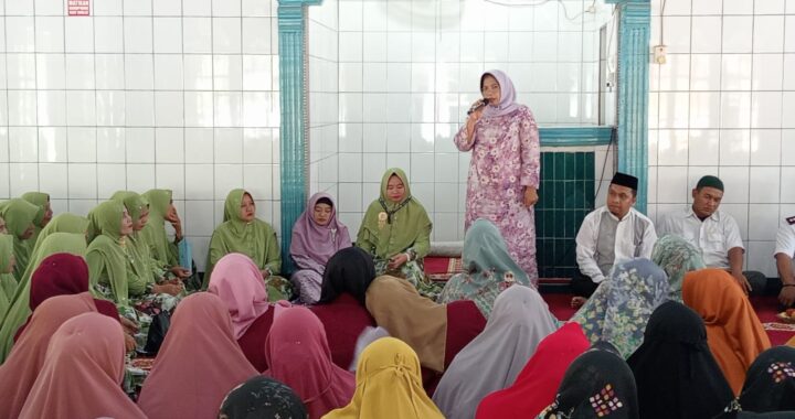 Hj.Sri Pepeni M.Ali Yusuf Siregar Hadiri Perwiridan Massal di Desa Wonosari Tanjung Morawa.