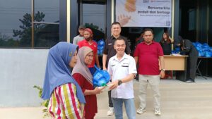 Peduli Dengan Masyarakat, PT Surya Jaya Agung Berbagi Sembako
