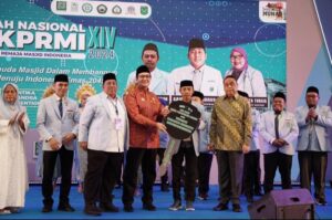 Prabowo Subianto Serahkan Bantuan 100 Unit Mobil Pemelihara Masjid Saat Munas BKPRMI di Medan