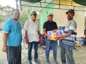 Tergugah Lihat Kondisi Masyarakat Terdampak Banjir ROB di Desa Bagan Kuala, Ketua SMSI Sergai Beri Bantuan