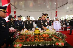 Kapolda Sumut Hadiri Upacara Militer Peringatan HUT TNI ke-79