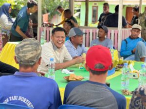 Adlin Tambunan Kampanye di Warkop Dolok Masihul