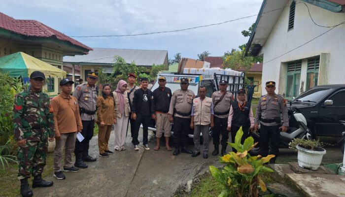 Di Sela Penyaluran Logistik, PPK Tanjung Beringin Terus Menghimbau Masyarakat untuk Sukseskan Pemungutan Suara Pilkada 2024