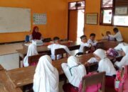 Kegiatan ngajar-mengajar di kelas. (Ist)