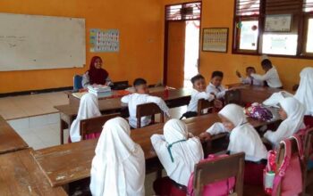 Kegiatan ngajar-mengajar di kelas. (Ist)