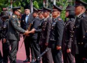 56 Personil Poldasu Berprestasi Dapat Penghargaan