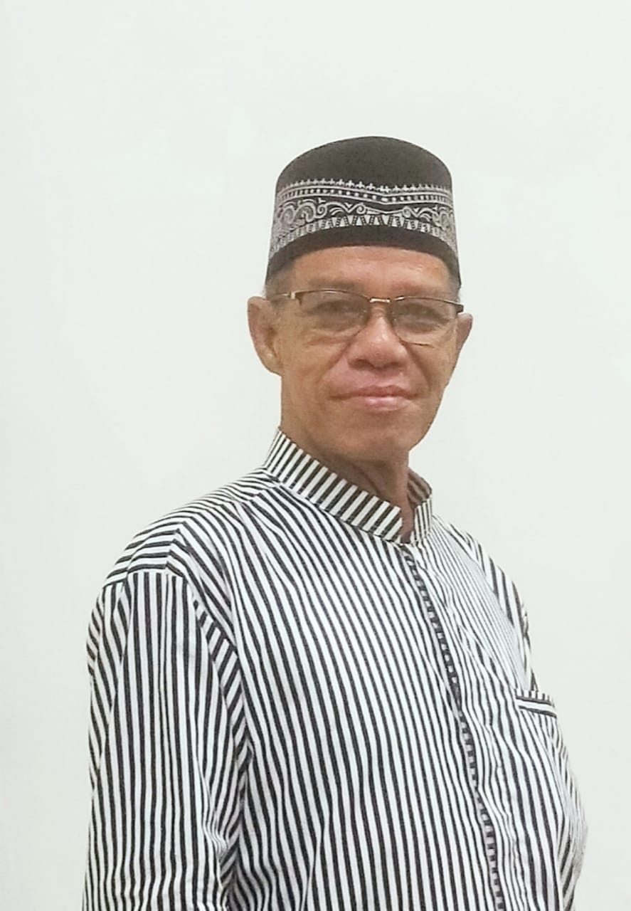 Teks foto : Drs. Ustad Ridwan Yahya