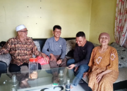 Ketua SMSI Sergai Jenguk Tokoh Agama Sakit