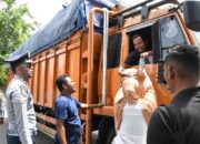 Pemuda Aceh Timur Razia Truk Plat Luar Aceh di Depan Kantor Dekranasda Berikan Makan Siang gratis.