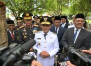 Momentum Hari Pahlawan, Wagub Aceh Tabur Bunga di TMP Peuniti