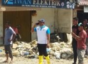 Jumat Bersih Relawan Haji Sulaiman (Tole) Bersama Anggota DPRK Aceh Timur Dari Partai PAS Aceh gelar kerja bakti bersihkan sampah Kota idi.