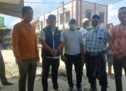 Relawan Peduli Hitrotermologi Bersama Masyarakat Bersih kan Puing dan sisa sampah disekitar Idi rauyek.