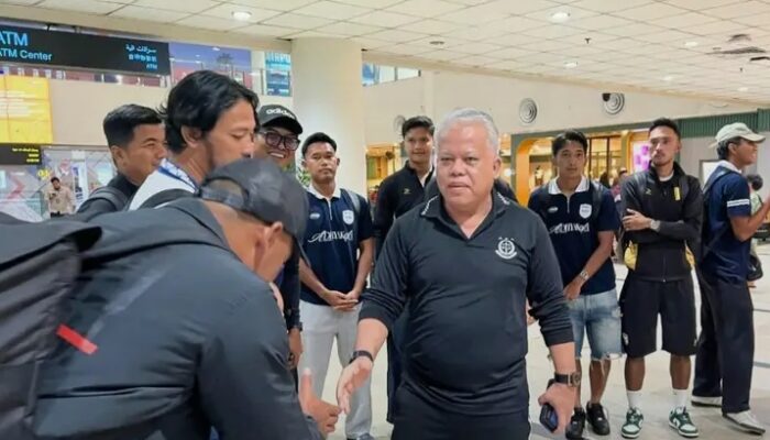 Kajati Sumut dan Jajaran Sambut Tim Sepakbola Adiyaksa FCdi Bandara KNIA