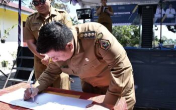 Tesk foto : Bupati Samosir Vandiko T. Gultom Resmikan Pompa Air Tenaga Surya Senilai Rp2,6 Miliar ,Senin (26/1/2026)