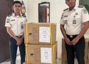 Melalui Kantor Wilayah Direktorat Jenderal Pemasyarakatan Aceh,Lapas Kelas IIA Banda Aceh Terima Bantuan Atribut Pakaian Dinas Bagi Pegawai.