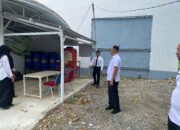 Kalapas Banda Aceh Awasi Langsung Kegiatan Pengolahan Pupuk Organik oleh Warga Binaan