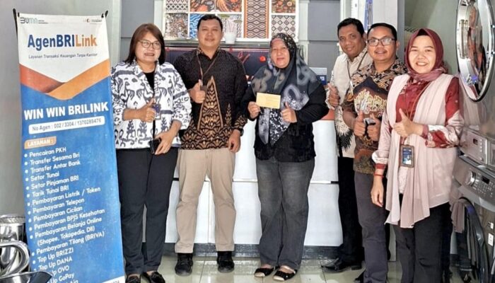 BRI BO Perdagangan Serahkan Reward Racing FBI 2025 kepada Agen BRILink Berprestasi di Simalungun