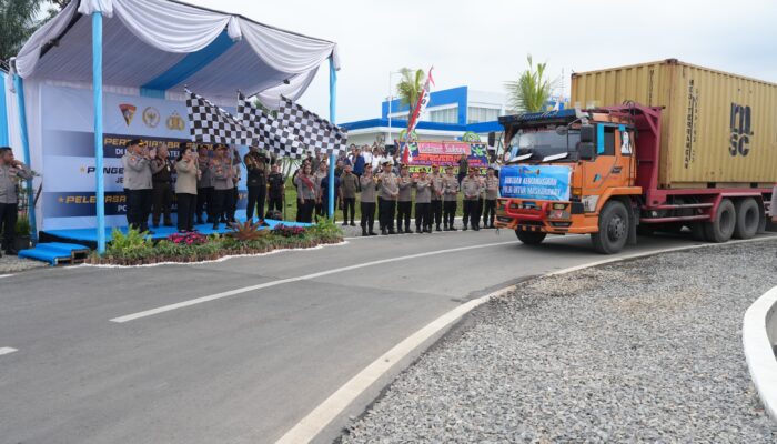 Lepas 22 Kontainer, Kapolri Pastikan Bantuan Terdistribusi Merata hingga Wilayah Terdampak Terpencil