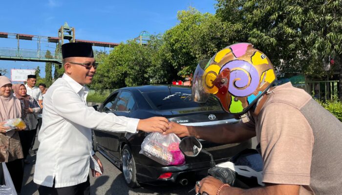 Panen Pahala, Kanwil Ditjenpas Aceh Tebar Senyum Lewat Aksi Berbagi Takjil