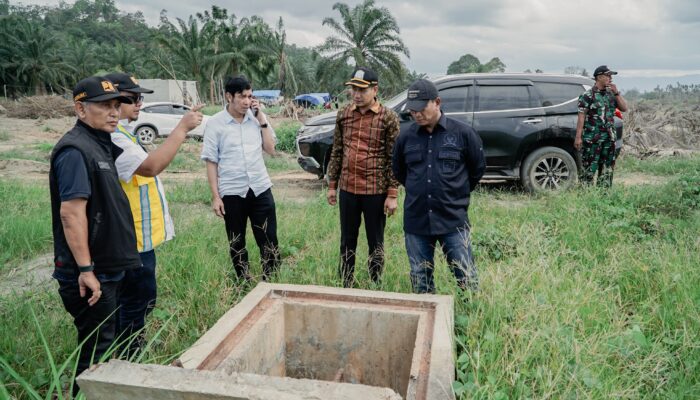 Wakil Bupati Aceh Timur Dampingi HRD Tinjau Sejumlah Infrastruktur Yang Rusak Parah di Aceh Timur. 