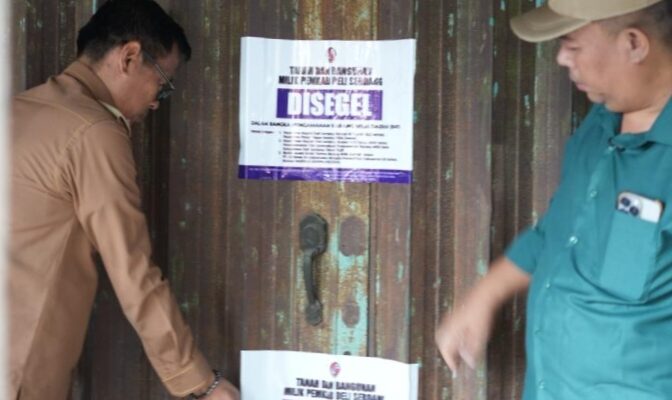 Sesuai Perjanjian dan Berita Acara Serah Terima, Pemkab Segel 17 Lapak Jualan di Pasar Delimas