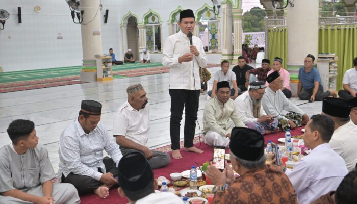 Wagub Aceh Hadiri Buka Puasa di Teupin Raya, Ratusan Warga Ikut Mendoakan Abu Razak