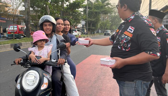 Sapma Laskar Merah Putih Sumut Berbagi Takjil