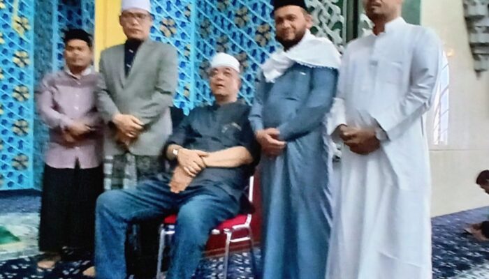 Khutbah Jumat di Masjid Agung Medan: Senator Dedi Iskandar Serukan Persatuan Umat di Tengah Perbedaan