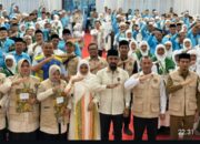 Bupati Al- Farlaky Lepas Jamaah Haji Kloter 7 di Embarkasi Haji Banda Aceh