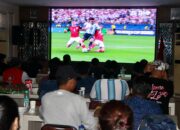 Kapolrestabes Medan Nobar Kick Off Piala Dunia 2026 Bersama Personel dan Masyarakat