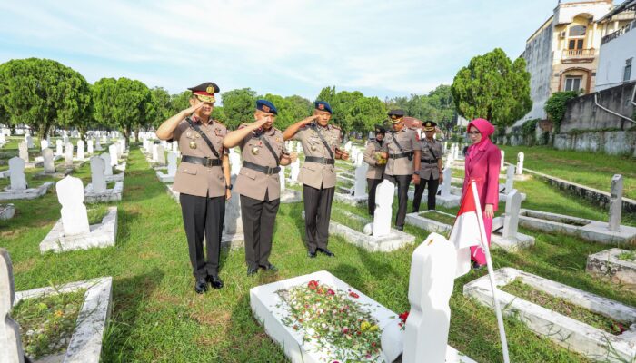 Sambut HUT Bhayangkara ke-80, Polda Sumut Ziarah ke TMP Medan