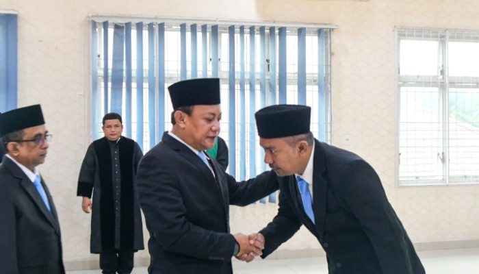 Lantik Dua Pejabat Administrator Almizan Marbun dan Sri Ulina , Sekda Tekankan Integritas dan Kinerja