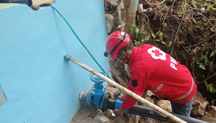 Personel PMI Deli Serdang Ambil Bagian dalam Program Penyediaan Air Bersih di Wilayah Terdampak Bencana