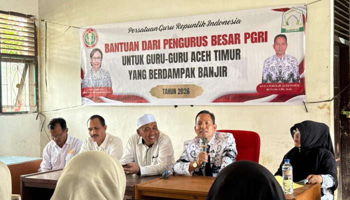 PGRI Salurkan Bantuan untuk Guru Korban Banjir di Aceh Timur