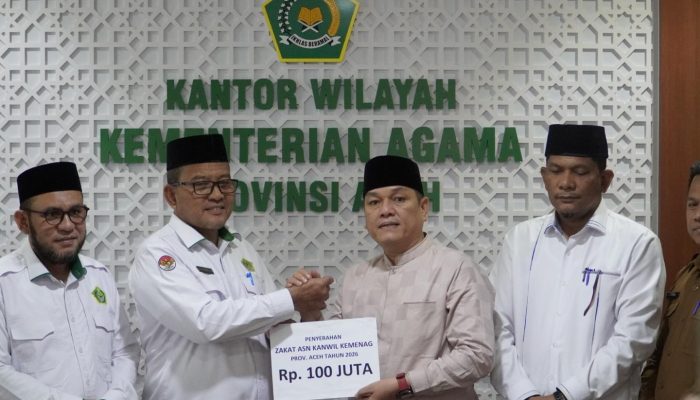 Baitul Mal Aceh Jemput Zakat di Kanwil Kemenag Aceh.  ‎