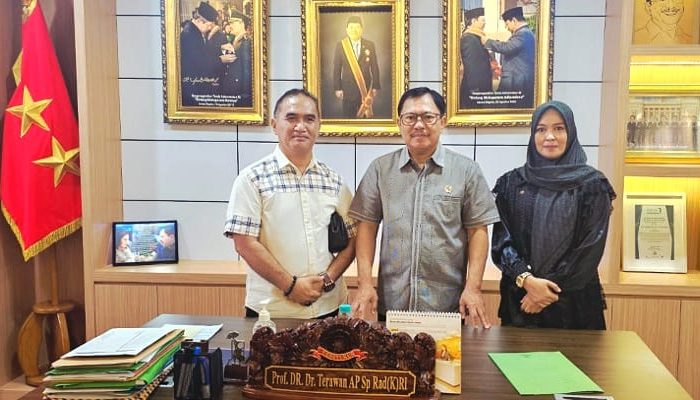 Haji Ninong Terharu, Terawan Turun Langsung Ambil Darah untuk Imunoterapi
