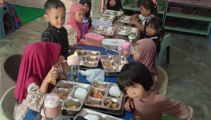 Melalui SPPG, Program MBG Polresta Deli Serdang Menjangkau Pelajar Hingga Balita
