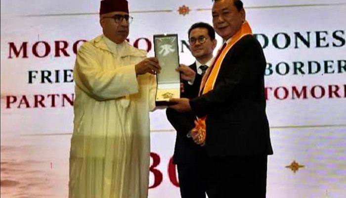 Hasrul Azwar, Sang Negarawan dari Sumut, Terima Medali Tertinggi Raja Maroko