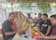 Tak Ingin Ketinggalan, Ketua PP Sergai Bersama Pengurus Makan Siang di Idola Rasa Bergoyang