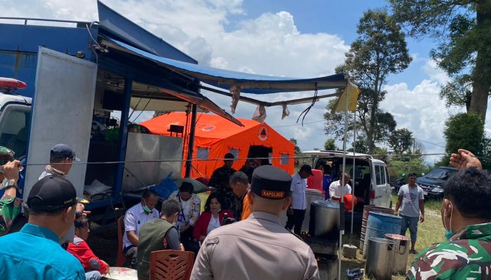 Pastikan Dapur Umum dan Kebutuhan Warga Terlayani, Kapolres Karo Cek Pengungsian Sinabung