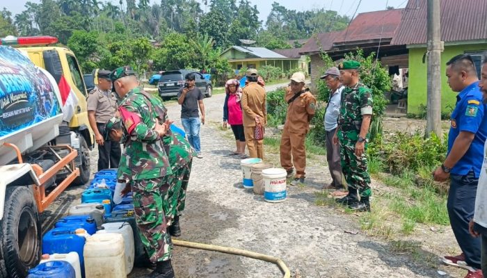 Kodim Simalungun Salurkan Air Bersih untuk Warga Raya Bosi